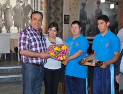 Engelli Öğrencilere Köfte Ziyafeti