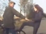 KADIN SÜRÜCÜ - Kadın sürücü bisikletli erkeği evire çevire dövdü