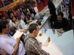 AHMET ÜMIT - Yazar Ahmet Ümit Kitaplarını İmzaladı