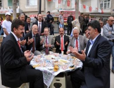 Yunus Emre Hoşgörü Sofrası, Dualarla Açıldı