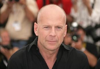 Bruce Willis estetik ameliyatı oldu