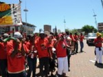 Güney Afrika’da Ana Muhalefet Taraftarları İle Sendikacılar Birbirine Girdi