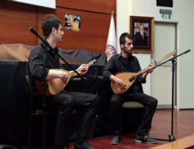 İngiliz Dili ve Edebiyat Bölümü’nden “Esrar-ı Aşk” Şiir Dinletisi