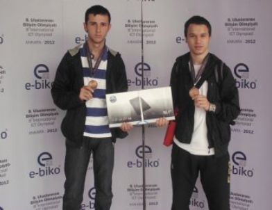 Yakakent Lisesi Öğrencileri Bronz Madalya Aldı