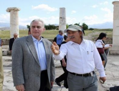 ABD Büyükelçisi Francıs Rıccıardone Antik Laodikya Kentini Gezdi
