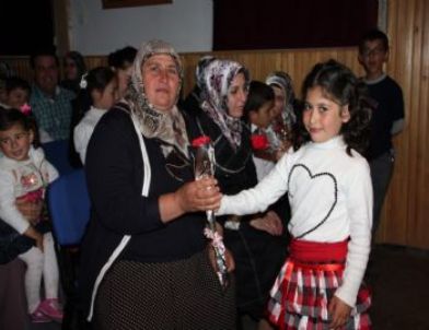 Oltu ve 25 Mart İÖO’lu Minikler Büyük Alkış Aldı