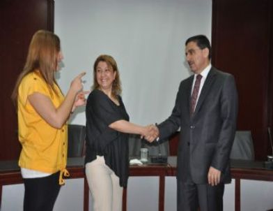 Valilik'ten Görme Engellire Beyaz Baston ve Akıllı Saat