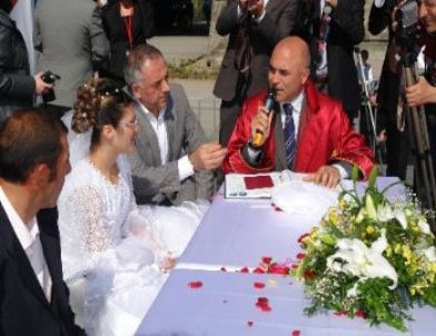 Yakutiye Belediyesi'nde Toplu Nikah Heyecanı