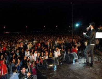 Yusuf Güney Konserinde Sürpriz Evlilik Teklifi