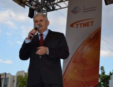 Bakan Yıldırım'dan Şehitlere Saygı