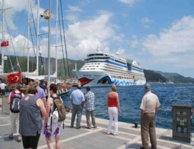 Dev Yolcu Gemisi 'Aida Diva' Marmaris'te