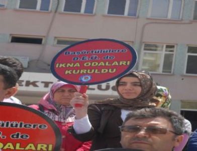 İzmir’de Başörtüsü Yasağı Eylemi