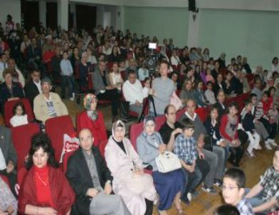 Mega Aritmetik İle İstiklal Marşı’nı Okurken Matematik İşlemi Yapıyor