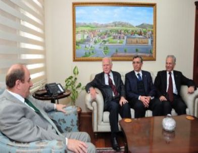 Son Hanedan Osman Osmanoğlu Vali Öztürk’ü Ziyaret Etti.