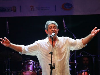 Yeni Albümünün İlk Konserini Verdi