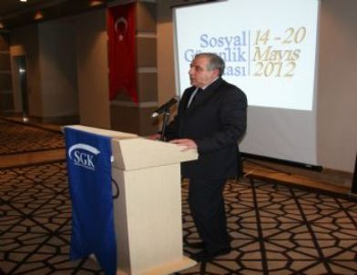 Zonguldak’ta İşletmelere ve Derneklere Plaket Verildi