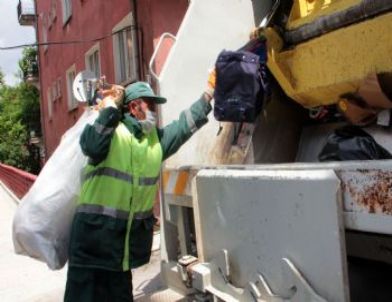 Çankaya’da Yaşlı Adamın Evinden Bir Kamyon Çöp Çıktı