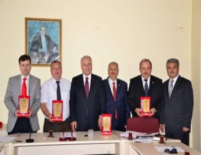 Görev Süreleri Dolan İl Encümen Üyelerine Plaket