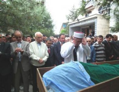 Kütahya Gazeteciler Cemiyeti Başkanı İhsan Tunçoğlu'nun Annesi Toprağa Verildi