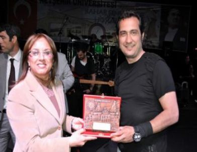 NEÜ’de Kıraç Çoşkusu