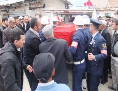 Şehit Teğmenin Annesi, Oğlunun Öldüğüne Bir Türlü İnanamadı