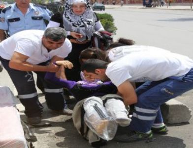 Üst Geçidi Kullanmayan Genç Kıza Motosiklet Çarptı