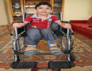 Doğuştan Engelli Kemal, Tekerlekli Sandalyesine Kavuştu