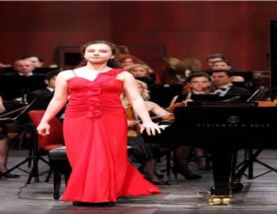 Eskişehir'de Sahne Genç Solistlerin