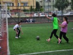 YILDIRAY ÇINAR - Kızlar Futbolda Kıyasıya Yarıştı