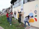 BURHAN SAKALLı - Liseli Ressamlar, 19 Mayıs’ı Parkların Duvarlarını Resim Yaparak Kutladı