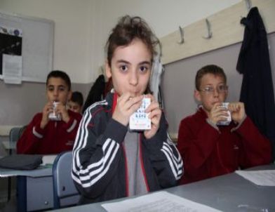 Bursa'da 220 Bin Çocuğun Ücretsiz Süt Sevinci