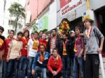 SIYAH ÇELENK - Galatasaraylı Taraftarlardan TFF'ye Siyah Çelenk