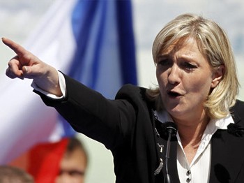 Le Pen'den Sarkozy'ye Büyük Darbe