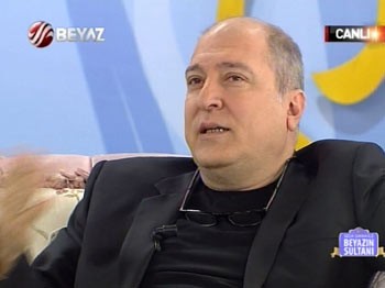 Okan Bayülgen İzleyenler Başkalarının Acizliğinden Haz Alıyor