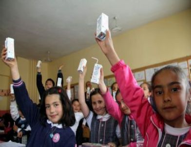 Süt Dağıtımı Deprem Bölgesi Van’da Da Başladı