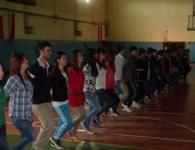 Vanlı Folklorcular Yarışmaya Hazırlanıyor