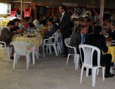 Chp'den Parti Üyelerine Kahvaltı