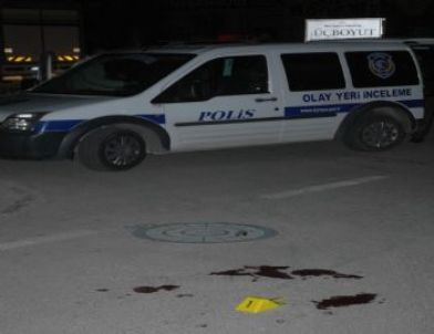 Karısını Sokak Ortasında 11 Bıçak Darbesiyle Öldürdü