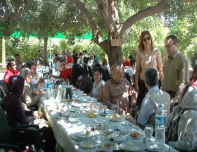 Mezitli Kaymakamlığı'ndan Şehit ve Gazi Ailelerine Kahvaltı