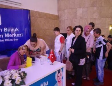 Ece Vahapoğlu Trabzon’da Genç Kalmanın Sırlarını  Anlattı