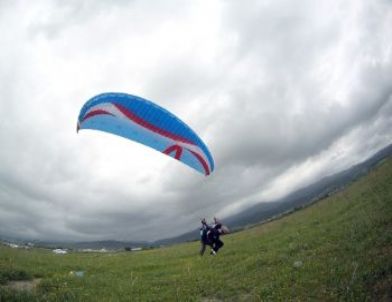 Başkan Bekir Altan’dan Paraşütçülere Destek