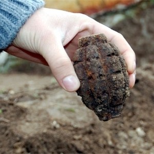 Pansiyonlu Öğrenci Yurduna Basınçlı El Yapımı Bomba Atıldı