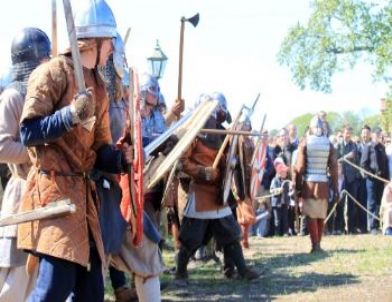 Rusya’da Gerçekleştirilen Viking Festivalinde Kan Döküldü