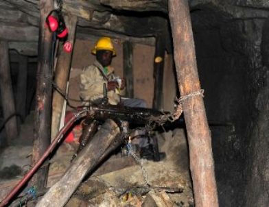 Zimbabve’de Platin Madeninde 60 İşçi Mahsur Kaldı