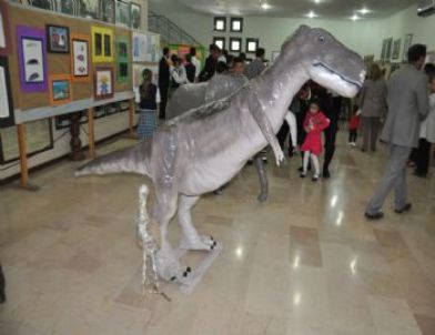 Atık Kağıtlardan Harika Sergi