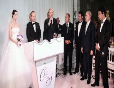 Haluk Ulusoy’un Oğlu Saffet Ulusoy'un Düğün Resimleri Basına Dağıtıldı