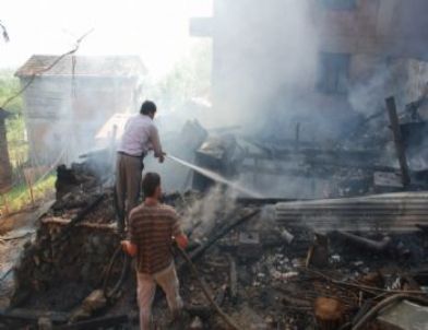 Ordu’da 3 Katlı Ev Kül Oldu