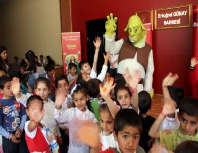 Shrek Müzikali Van'da Çocuklarla Buluştu