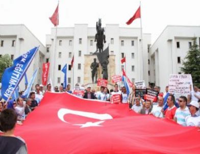 Türkiye Kamu-Sen Üyeleri Nevşehir’de Hükümeti Protesto Etti