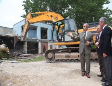 Bademli Kavşağı İçin Yıkımlar Başladı